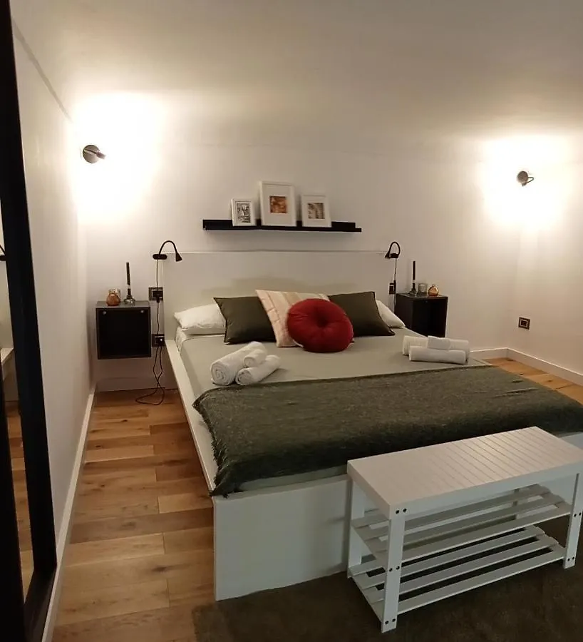 Ariula Home Szirakúza 0*,